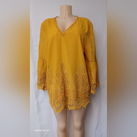 CHICO,S Size 3X Yellow Lace Trim Women's Top - Picture 3 of 12